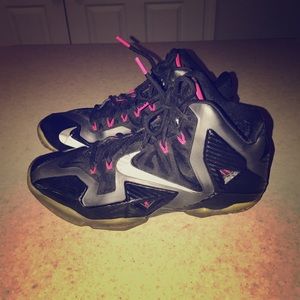 Lebron 11 “Miami Night” size 9.5